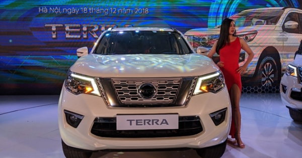 Nissan Terra chính thức bán ra với giá từ 988 triệu đồng
