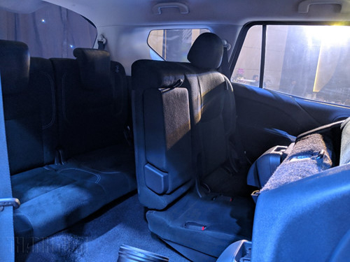 Nội thất Nissan Terra c&oacute; 3 h&agrave;ng ghế với 7 chỗ ngồi cho người lớn