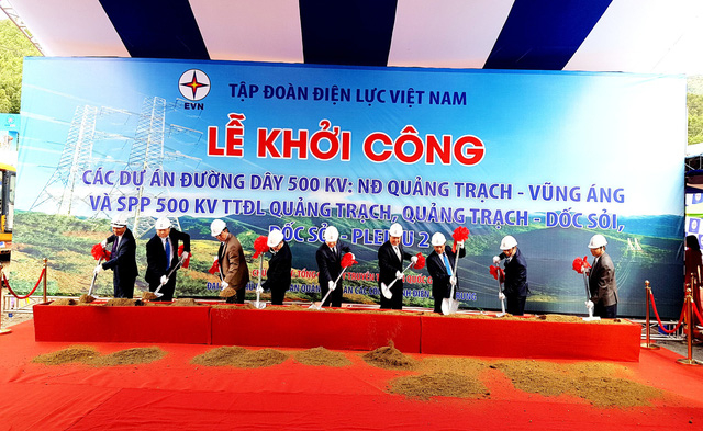 Ph&oacute; Thủ tướng Trịnh Đ&igrave;nh Dũng c&ugrave;ng l&atilde;nh đạo c&aacute;c bộ, ng&agrave;nh Trung ương v&agrave; địa phương khởi c&ocirc;ng dự &aacute;n.&nbsp;(Ảnh: D&acirc;n tr&iacute;)&nbsp;