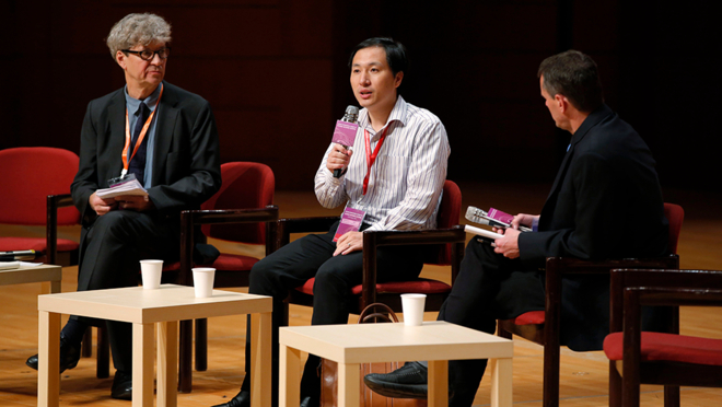 He Jiankui tại Hội nghị Quốc tế về chỉnh sửa gene ở Hong Kong ng&agrave;y 28/11. Ảnh:&nbsp;RFA