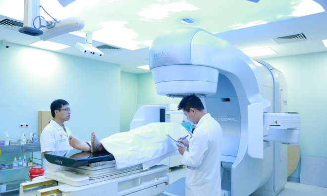 Hệ thống xạ trị ung thư hiện đại gi&aacute; 100 tỷ đồng ở Việt Nam