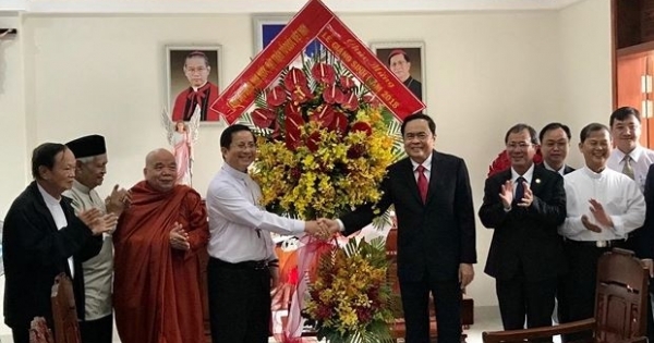 Chủ tịch UBTW MTTQ Việt Nam chúc mừng Lễ Giáng sinh năm 2018