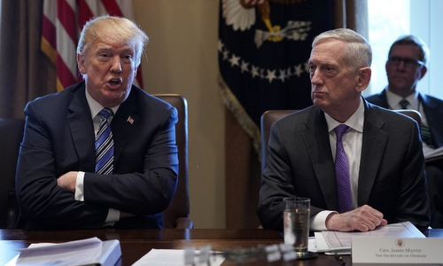 Bộ trưởng Mattis (phải) trong cuộc họp với Trump đầu năm 2018. Ảnh:&nbsp;AFP.