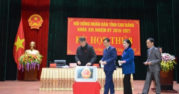Giám đốc sở Ngoại vụ Cao Bằng Lê Thành Chung “đứng đầu” số phiếu tín nhiệm thấp