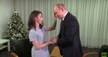 Ông Putin dành cuộc trả lời phỏng vấn đặc biệt cho cô gái khiếm thị
