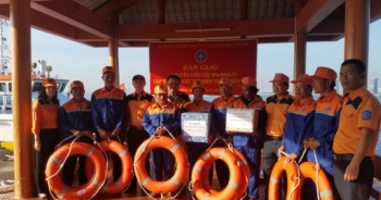 Cứu nạn thành công 8 thuyền viên ở vùng biển Thừa Thiên - Huế