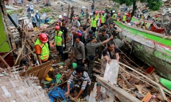 Sóng thần tại Indonesia: 222 người thiệt mạng, hơn 800 người bị thương