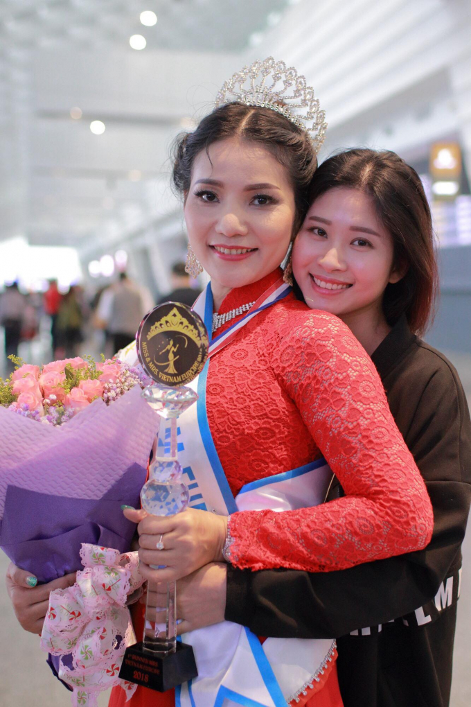 &Aacute; hậu Miss Vietnamese Europe Minh Minh rớt nước mắt kể về tuổi thơ cơ cực