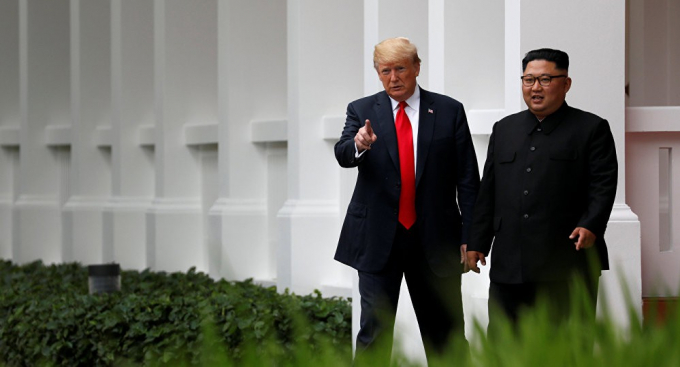 Tổng thống Mỹ Donald Trump c&oacute; cuộc gặp thượng đỉnh lịch sử với nh&agrave; l&atilde;nh đạo Triều Ti&ecirc;n Kim Jong-un tại Singapore ng&agrave;y 12/6 (Ảnh: Reuters)