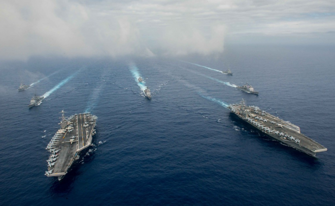 Hai t&agrave;u s&acirc;n bay Mỹ USS John C. Stennis v&agrave; USS Ronald Reagan c&ugrave;ng hoạt động ở Biển Đ&ocirc;ng hồi th&aacute;ng 6/2016 (Ảnh: U.S. Navy)