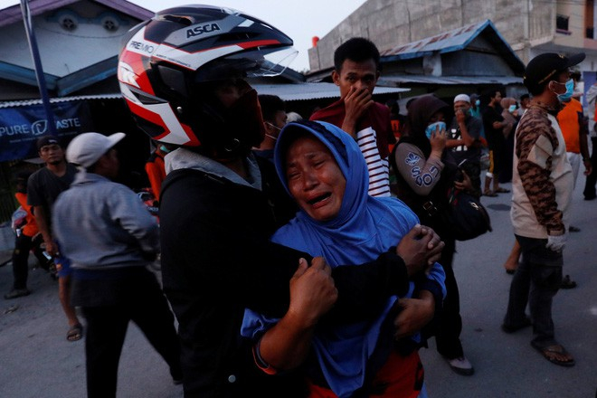 Ng&agrave;y 28/9, người d&acirc;n th&agrave;nh phố Palu, đảo Sulawesi ở miền trung Indonesia đ&atilde; hứng chịu thảm họa k&eacute;p động đất/s&oacute;ng thần kinh ho&agrave;ng. (Ảnh: Reuters)