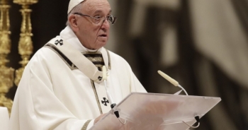 Chùm ảnh Giáo hoàng Francis cử hành Thánh lễ đêm Giáng sinh