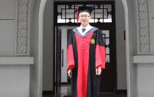 Li Mingyong đ&atilde; tốt nghiệp tiến sĩ m&ugrave;a h&egrave; năm nay. Ảnh:&nbsp;SCMP