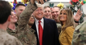 Ông Trump bất ngờ thăm lực lượng quân đội Mỹ tại Iraq