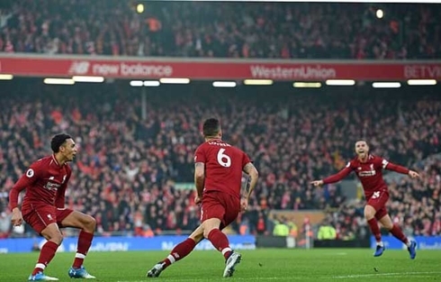 Liverpool 4-0 Newcastle: Quỷ đỏ vô địch lượt đi 1 cách ngoạn mục