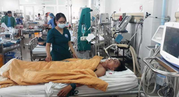 Một nạn nh&acirc;n điều trị tại bệnh viện tỉnh Quảng Trị.