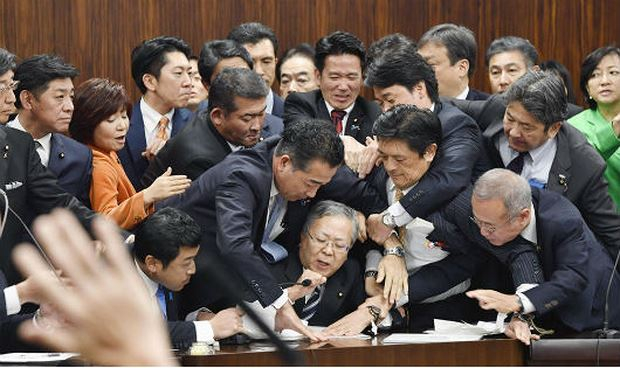 Đạo luật được Quốc hội Nhật Bản th&ocirc;ng qua bất chấp sự phản đối của phe đối lập