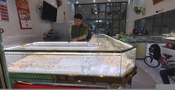Đang mải mê xem trận Việt Nam - Indonesia, chủ tiệm vàng bị cướp 4,5 cây vàng