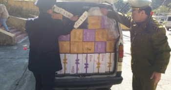 Thu giữ 1.800 chai sữa chua "lạ" ở Lạng Sơn