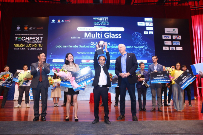 Trao giải Nhất cuộc thi Tìm kiếm tài năng khởi nghiệp đổi mới sáng tạo quốc gia 2019 cho đội MultiGlass