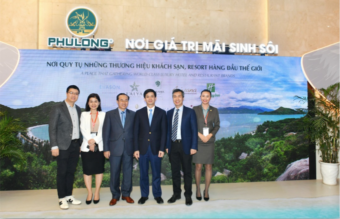 Lãnh đạo cấp cao tham quan gian hàng giới thiệu các dự án của Phú Long trong khuôn khổ “Diễn đàn du lịch cấp cao 2019”.