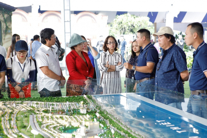 Khách hàng quan tâm tìm hiểu các dự án BĐS nghỉ dưỡng gần TP HCM tại Triển lãm Novaland Expo 12/2019.