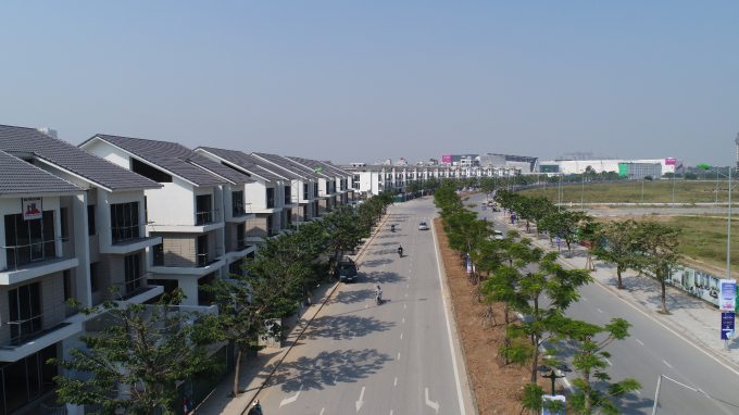 An Vượng Villa đang được hoàn thành, nằm trên trục đường Ngô Thì Nhậm và ngay cạnh Aeon Mall