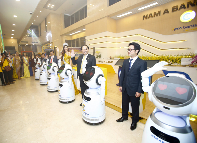 Nam A Bank là ngân hàng tiên phong ứng dụng Robot và trí tuệ nhân tạo vào giao dịch.