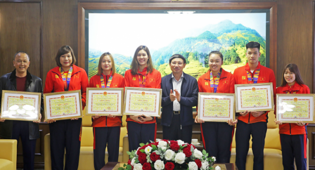 Quảng Ninh: Gặp mặt, trao thưởng các VĐV, HLV có thành tích cao tại SEA Games 30