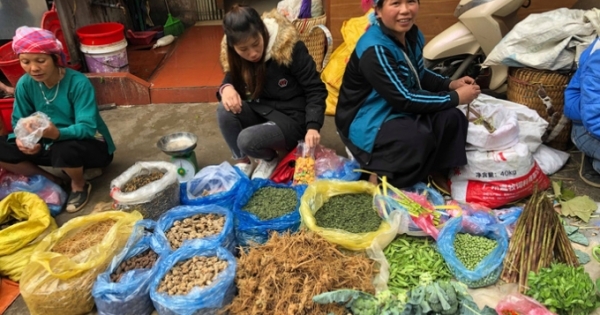Khám phá vẻ đẹp đầy sắc màu của chợ phiên Đồng Văn