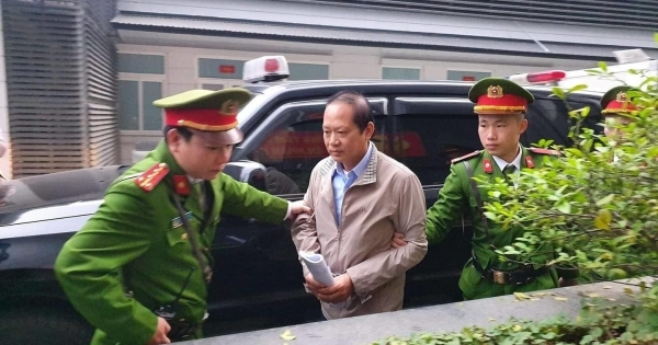 Hai cựu Bộ trưởng Nguyễn Bắc Son, Trương Minh Tuấn đến toà từ sáng sớm