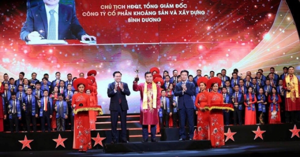 Phó thủ tướng Vương Đình Huệ trao giải cho 10 doanh nhân trẻ Sao Đỏ xuất sắc nhất năm 2019
