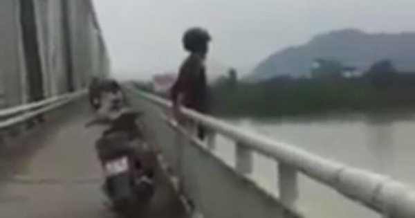 Ám ảnh khoảnh khắc nam thanh niên đứng ngoài lan can cầu rồi buông tay gieo mình xuống sông Lam