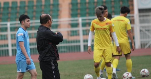 Tấn Tài bị treo giò ở trận mở màn gặp UAE của U23 Việt Nam