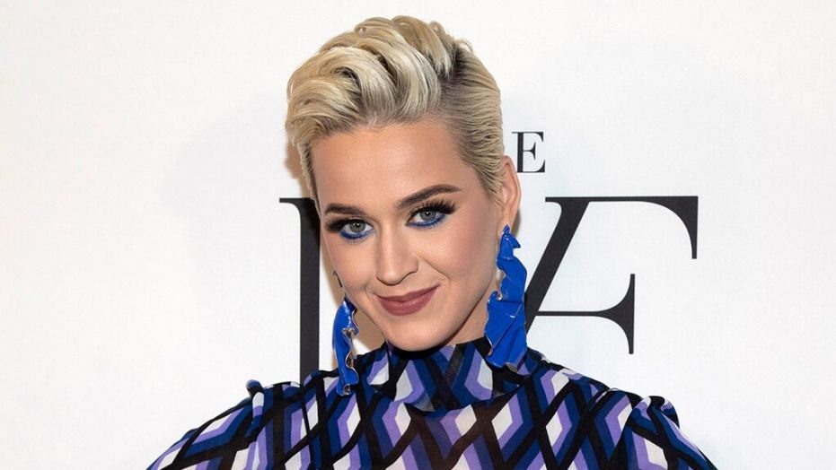 Ngôi sao trang bìa Forbes 2015 đã thăng hạng mạnh mẽ trong thập kỷ qua. Katy Perry giữ vị trí thứ 9 với tổng tài sản đạt 530 triệu USD.