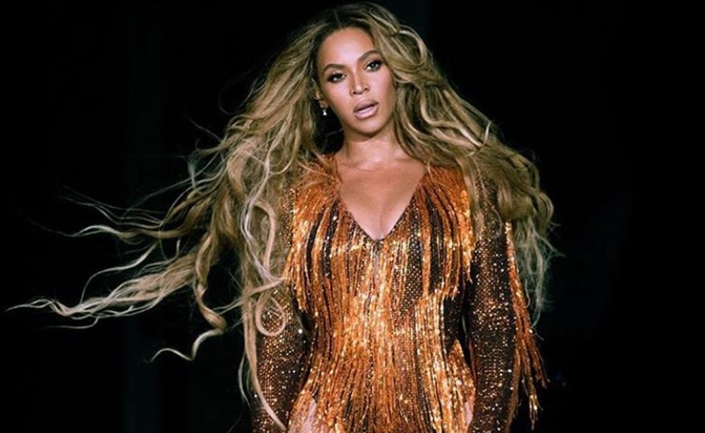 Nữ hoàng Beyoncé sở hữu khối tài sản lên đến 685 triệu USD, ở vị trí thứ 2. Nữ ca sĩ đã hoạt động nghệ thuật tích cực trong suốt thập kỷ qua.