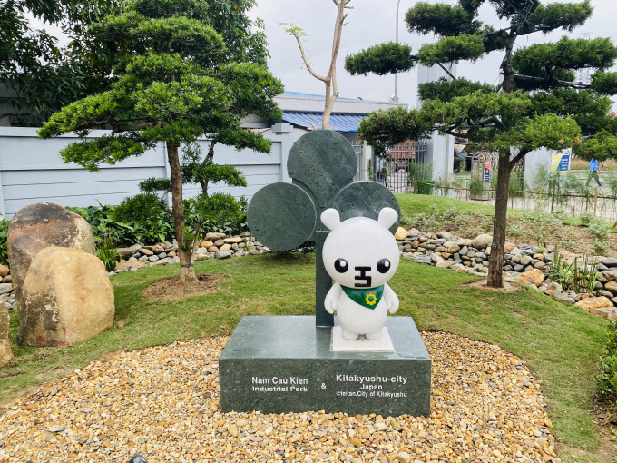 KCN Nam Cầu Kiền vinh dự nhận quyết định chấp thuận về việc đặt linh vật của thành phố Kitakyushu (Gấu Teitan)