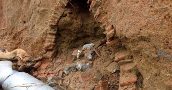 Thi công kênh tiêu nước, phát hiện mộ cổ 2.000 năm tuổi
