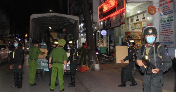 Hàng trăm chiến sĩ cảnh sát khám xét nhà thuốc lớn nhất Biên Hòa