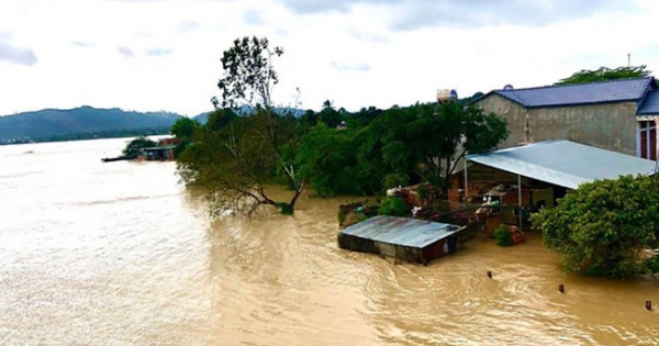 Đắk Lắk: Nhiều ngày mưa nước lũ tràn về gây ra ngập nặng