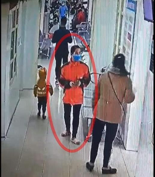 Hình ảnh trích xuất từ camera trước khi chị Thảo mất tích bí ẩn ở Bệnh viện Yên Phong.