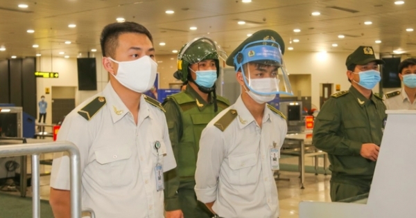 Ứng phó khẩn cấp nhóm khách gây rối, đập phá sân bay Nội Bài