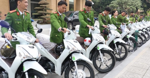 Công an xã chính quy tại Nghệ An được bàn giao 400 chiếc xe máy