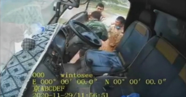 3 CSGT "vung tay" vào người lái xe ở Bắc Giang: Điều chuyển 3 chiến sĩ sang công tác khác