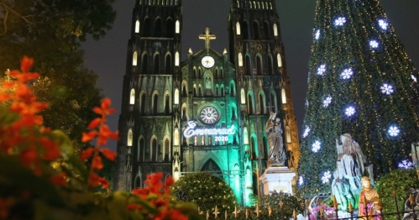 Các nhà thờ tại Hà Nội nhộn nhịp, trang hoàng chờ đón Giáng sinh 2020