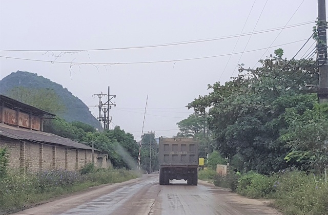 Ninh Bình: Dân chặn đường “cầu cứu” chính quyền vì xe tải hoành hành ngày đêm