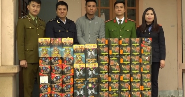 Nghệ An: “Người vận chuyển” bị bắt khi chở thuê 8 bao tải chứa đầy pháo nổ