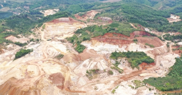Núi rừng Lâm Đồng tan hoang vì nạn khai thác cao lanh