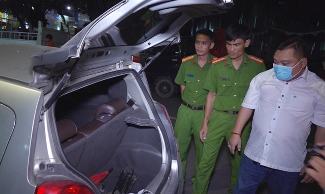 Lực lượng Công an kiểm tra hành lý của Thái.