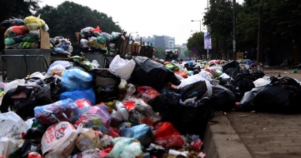 Hà Nội lại ngập ngụa trong rác thải tại quận Nam Từ Liêm